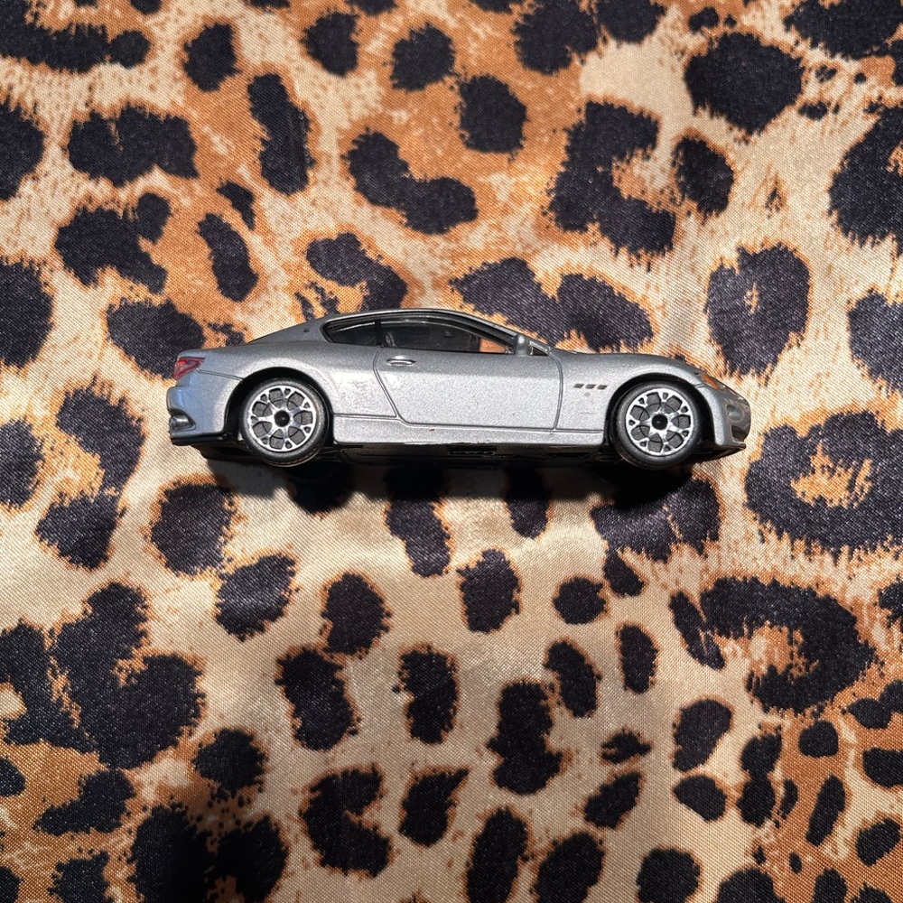 Burago Maserati Gran Turismo Silver 1:43 Scale Diecast Model Car - Picture 3 of 8